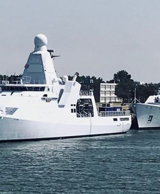 Zr.Ms. Groningen (P843) en Zr.Ms. Zeeland (P841)
