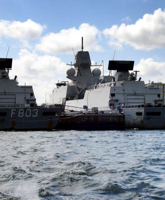 Zr.Ms. Tromp (F803) en De Zeven Provinciën (F802)