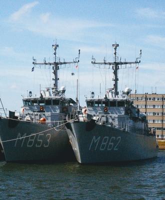 Zr.Ms. Haarlem (M853) en Zr.Ms. Zierikzee (M862)