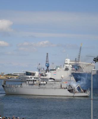 Zr.Ms. Hellevoetsluis (M859)