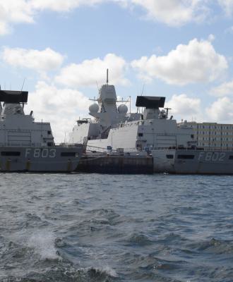 Zr.Ms. Tromp (F803) en De Zeven Provinciën (F802)